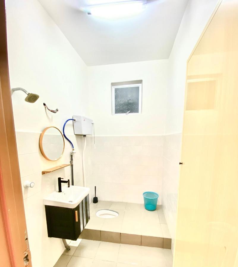 Raees Homestay Kampong Tanjong Minyak エクステリア 写真