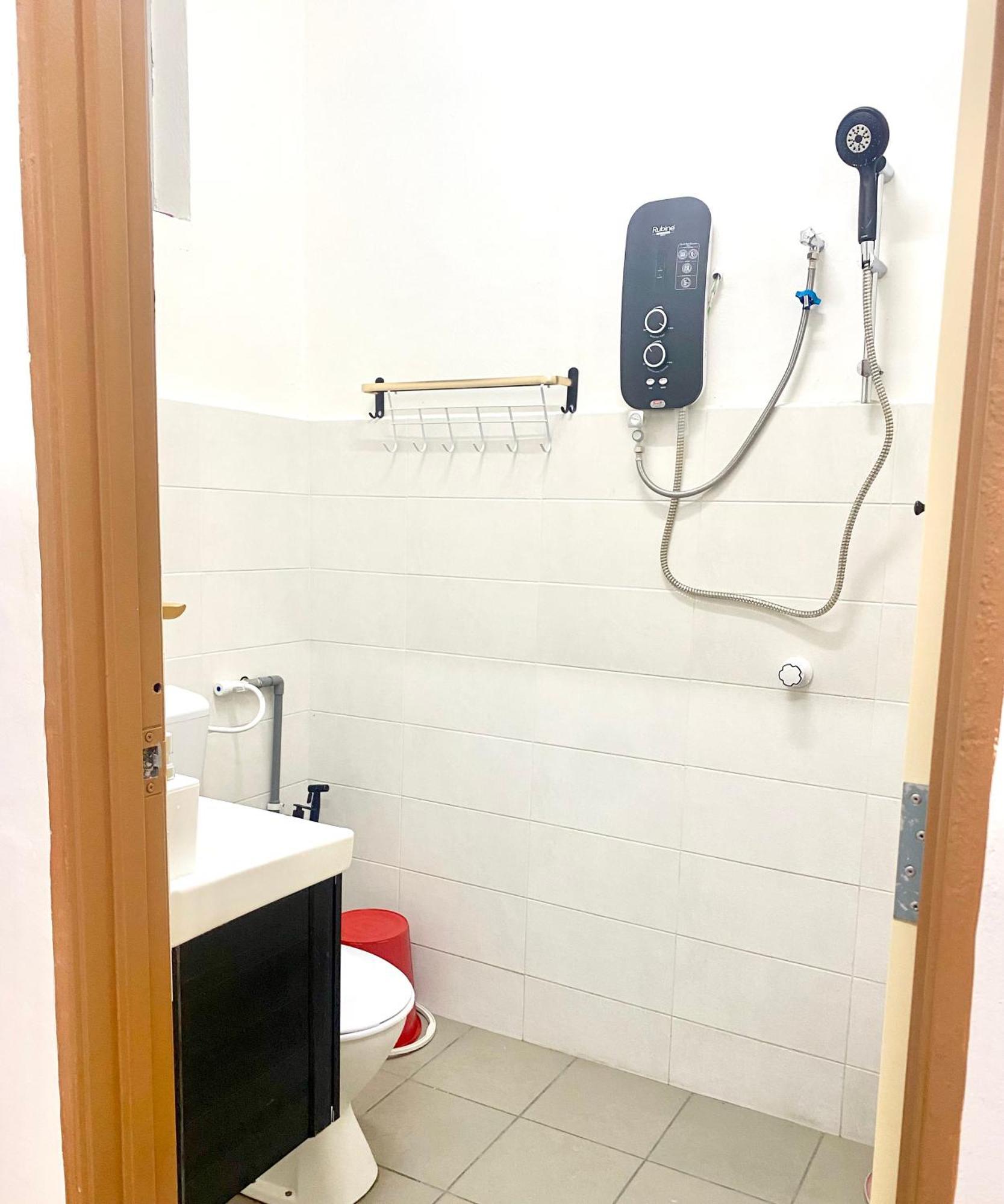 Raees Homestay Kampong Tanjong Minyak エクステリア 写真